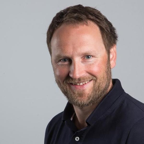 Bjørn Heine Strand, FHI. Foto Martin Lundsvoll.jpg Mann med skjegg sett forfra